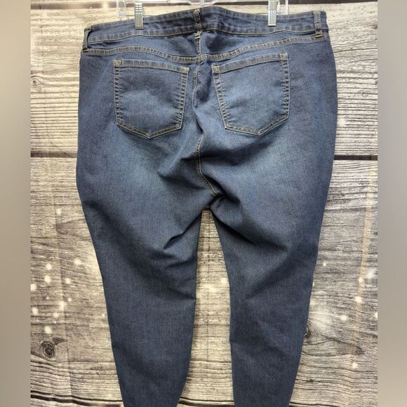 Torrid Denim Jeans 22S - Picture 2 of 3